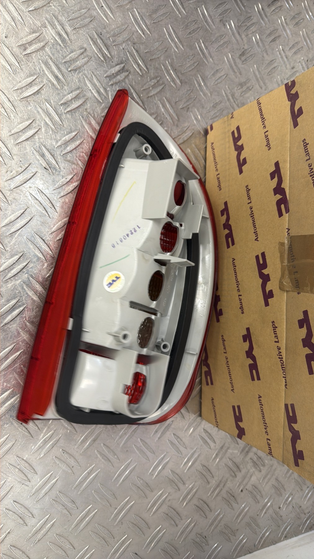 Feu arriere principal gauche (feux) OPEL CORSA B PHASE 2 – 110378012