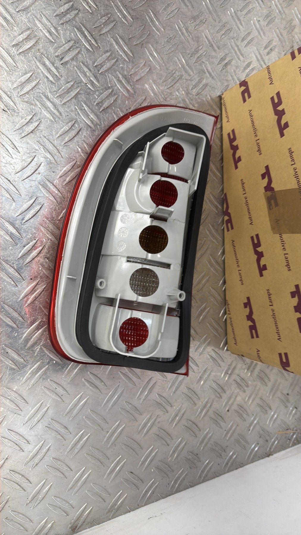 Feu arriere principal droit (feux) OPEL CORSA B PHASE 2 – 110377012