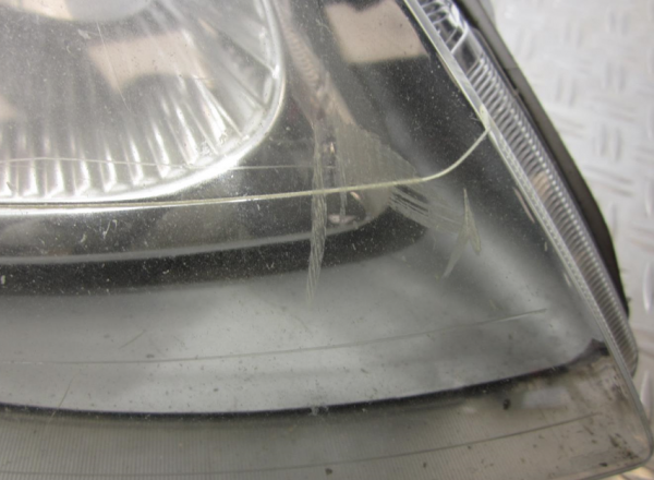 Optique avant principal droit (feux)(phare) RENAULT TRAFIC 2 – 7700311372