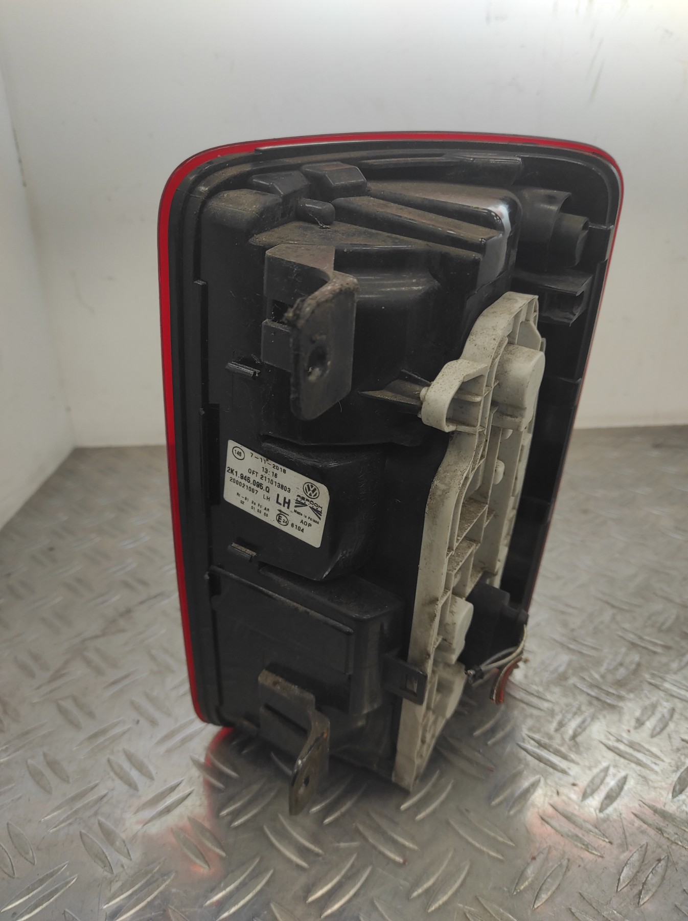 Feu arriere principal gauche (feux) VOLKSWAGEN CADDY 4 – 2K1945095Q