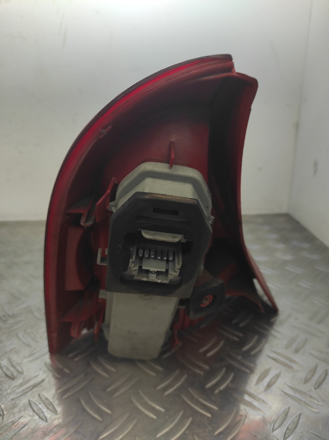 Feu arriere principal droit (feux) RENAULT CLIO 2 PHASE 2 – 8200917487