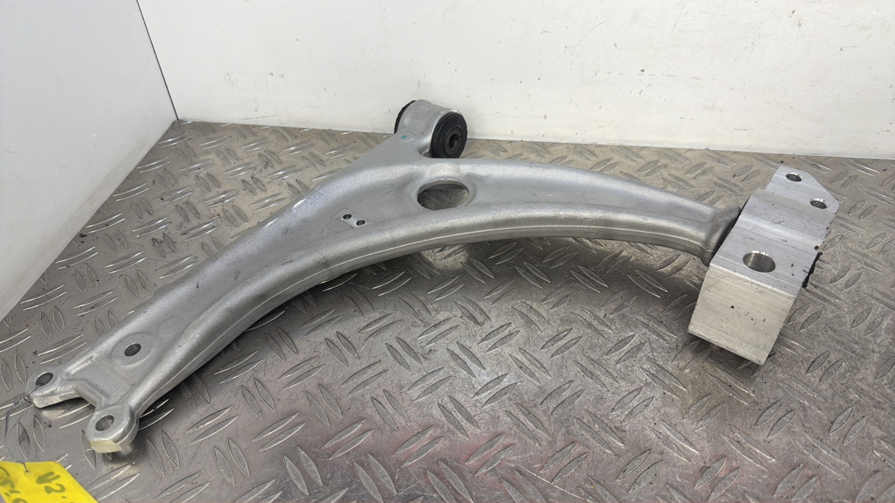 Bras de suspension superieur avant gauche AUDI Q3 1 PHASE 1 – TC2161