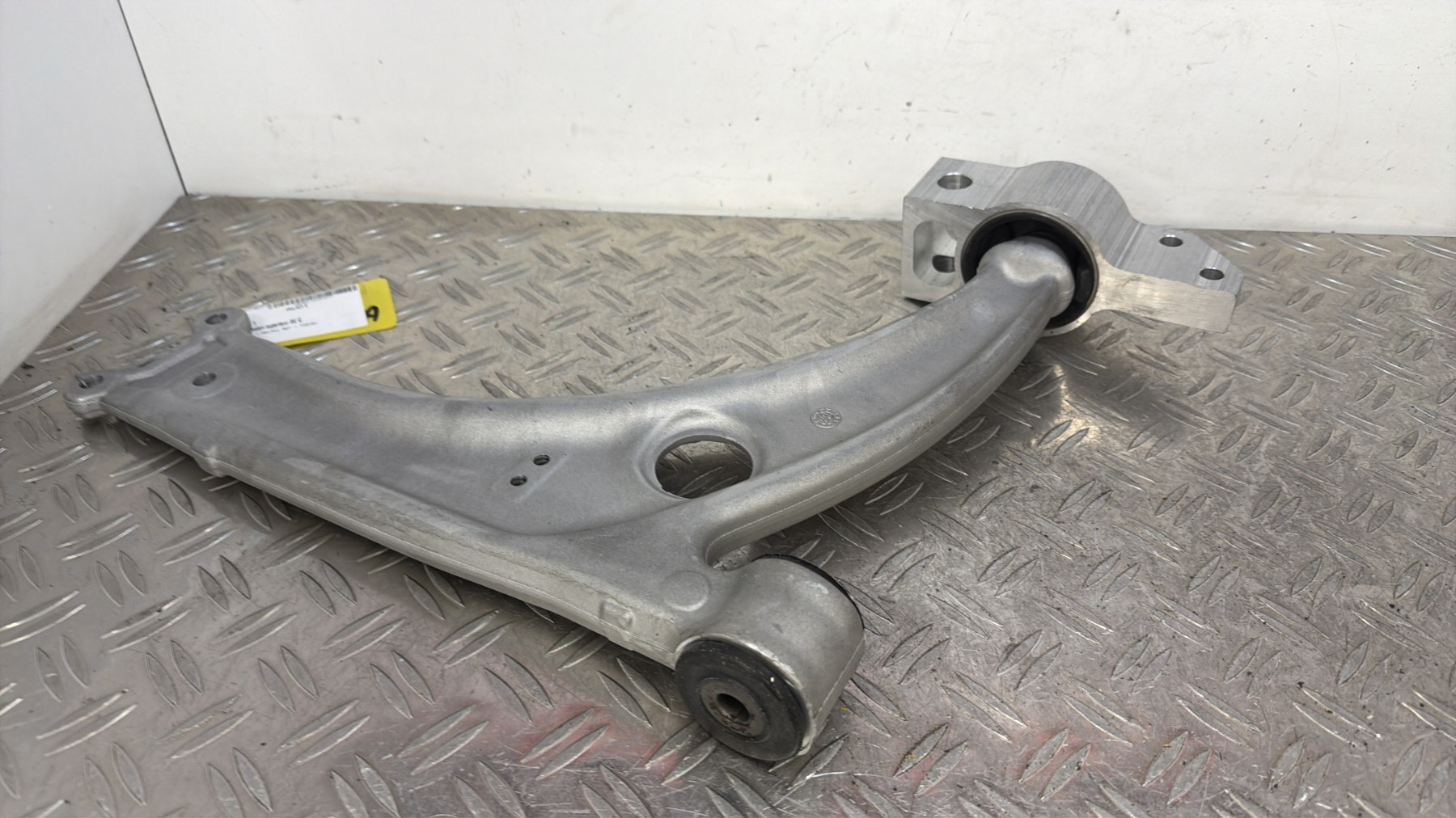Bras de suspension superieur avant gauche AUDI Q3 1 PHASE 1 – TC2161