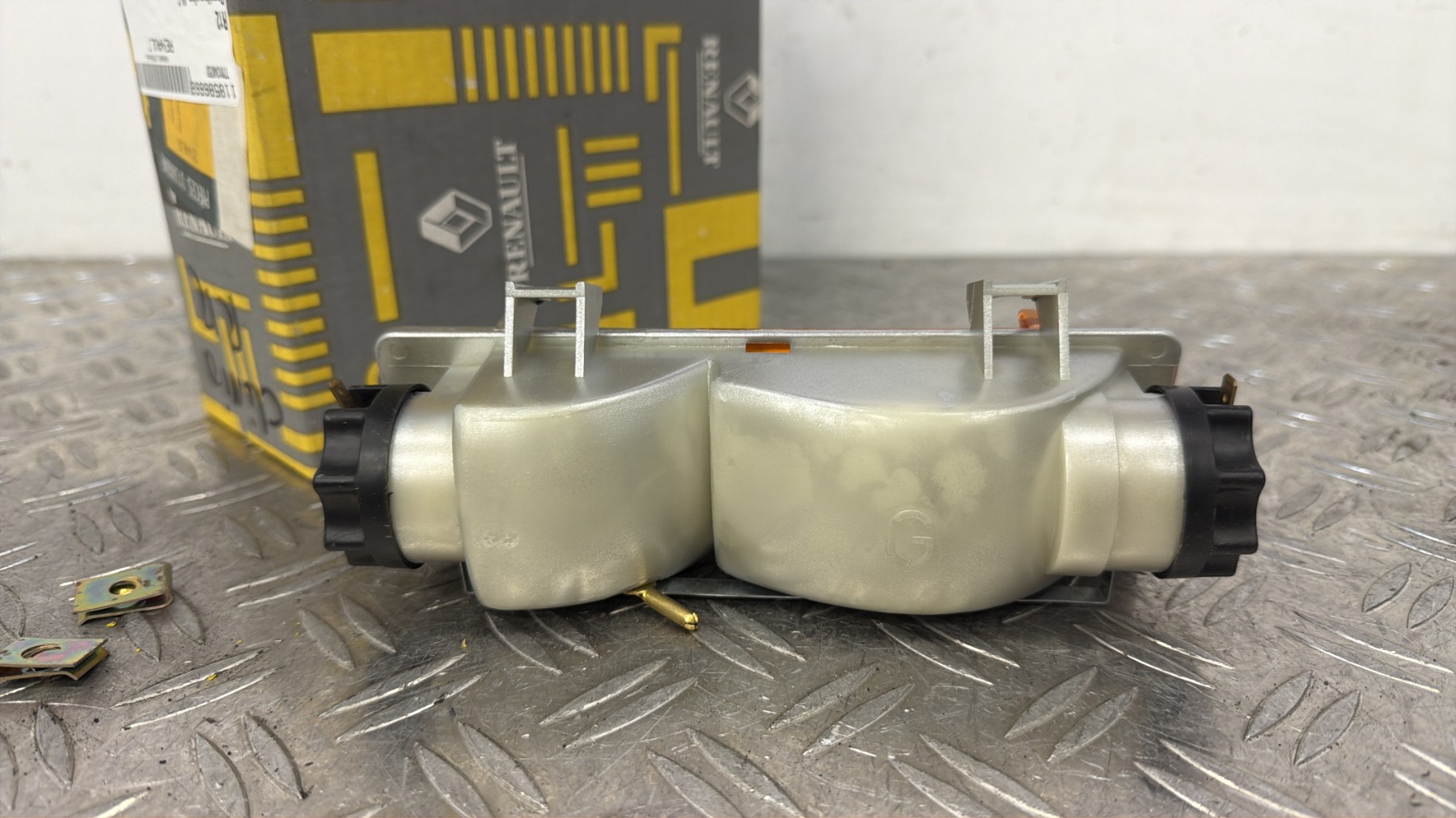 Repetiteur clignotant avant gauche (Feux) RENAULT R12 – 7701348753