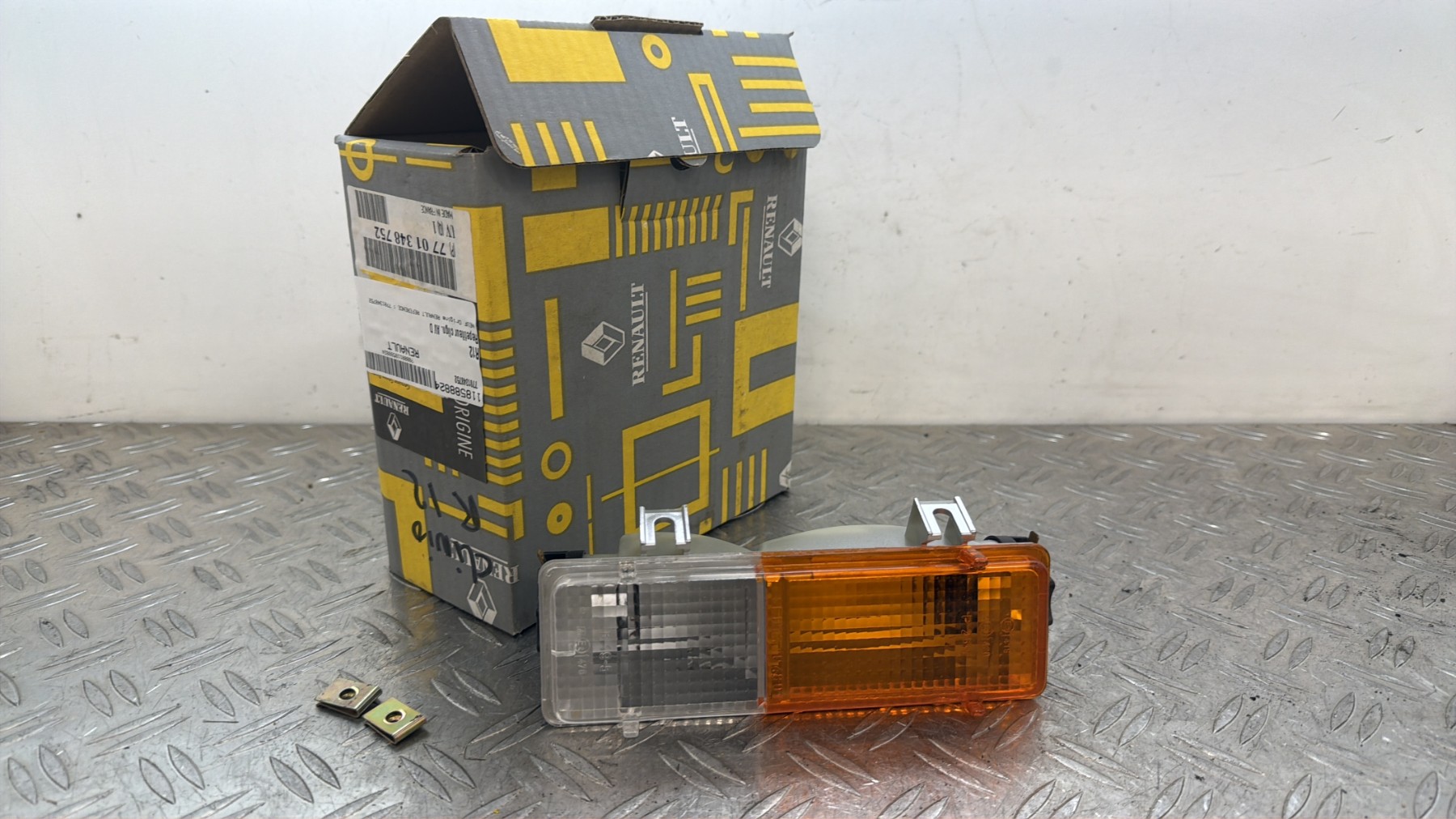 Repetiteur clignotant avant droit  (Feux) RENAULT R12 – 7701348752