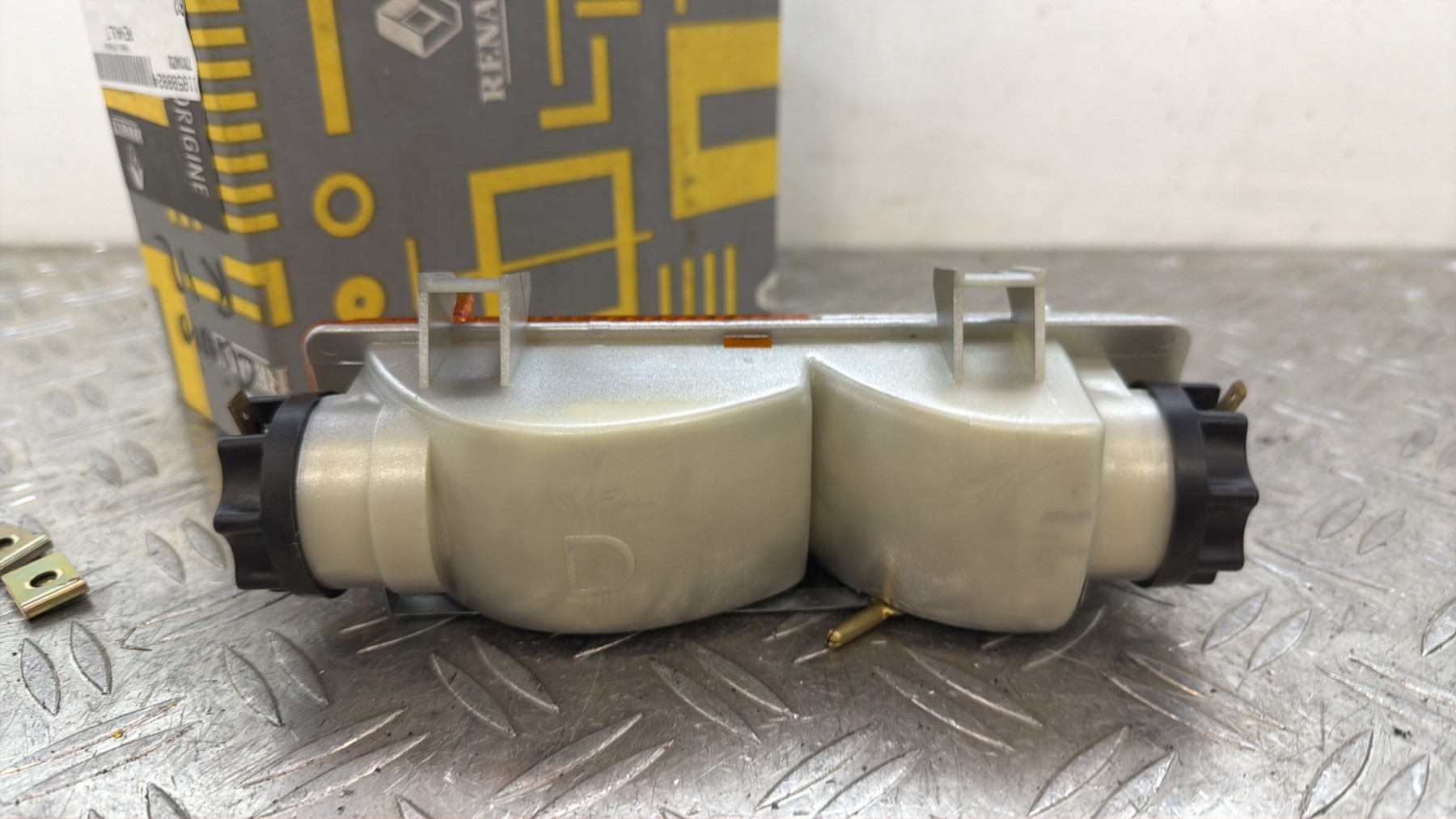 Repetiteur clignotant avant droit  (Feux) RENAULT R12 – 7701348752