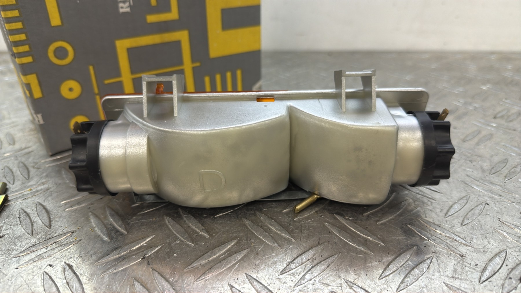 Repetiteur clignotant avant droit  (Feux) RENAULT R12 – 7701348752