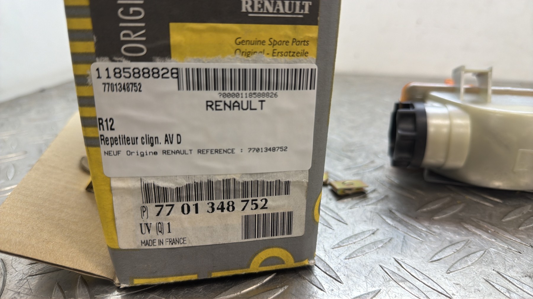 Repetiteur clignotant avant droit  (Feux) RENAULT R12 – 7701348752