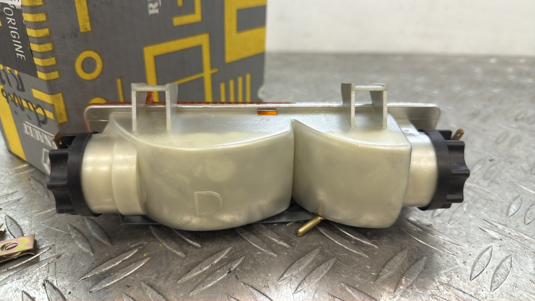 Repetiteur clignotant avant droit  (Feux) RENAULT R12 – 7701348752