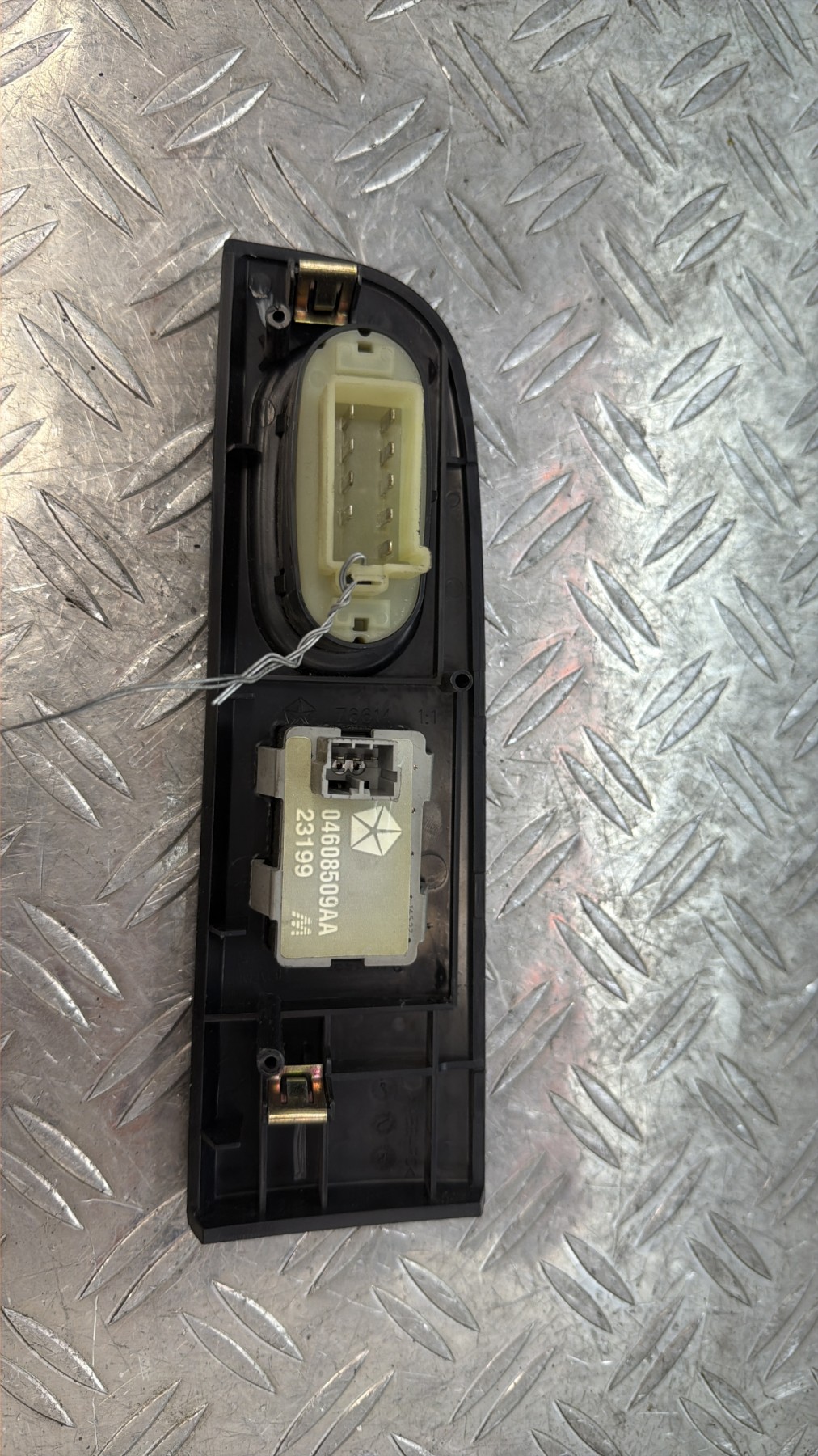 Commande retroviseurs CHRYSLER SEBRING 2 – 04608509AA