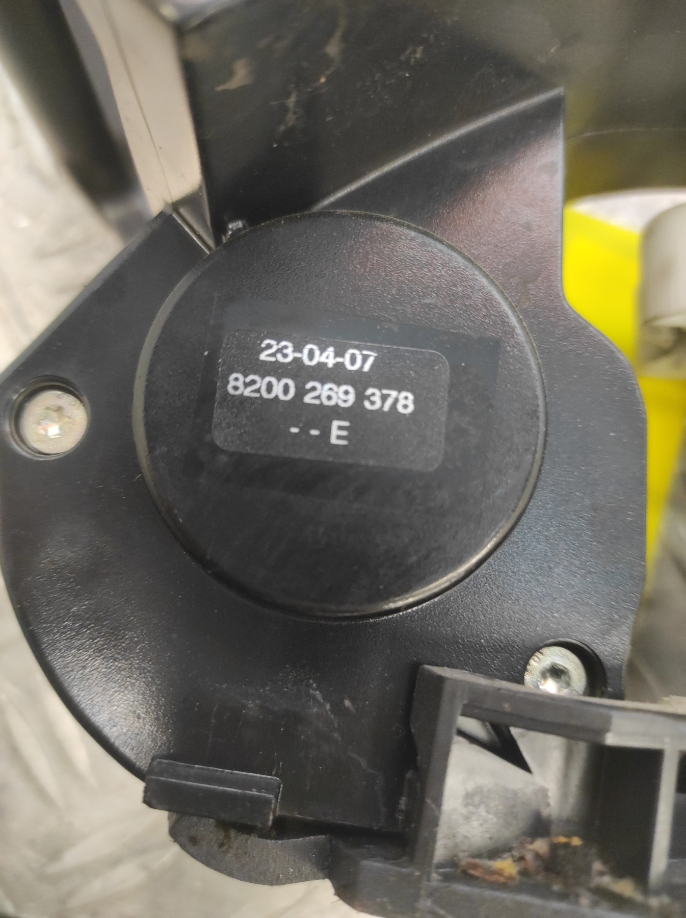 Treuil de roue de secours RENAULT CLIO 4 PHASE 2 – 8200269378