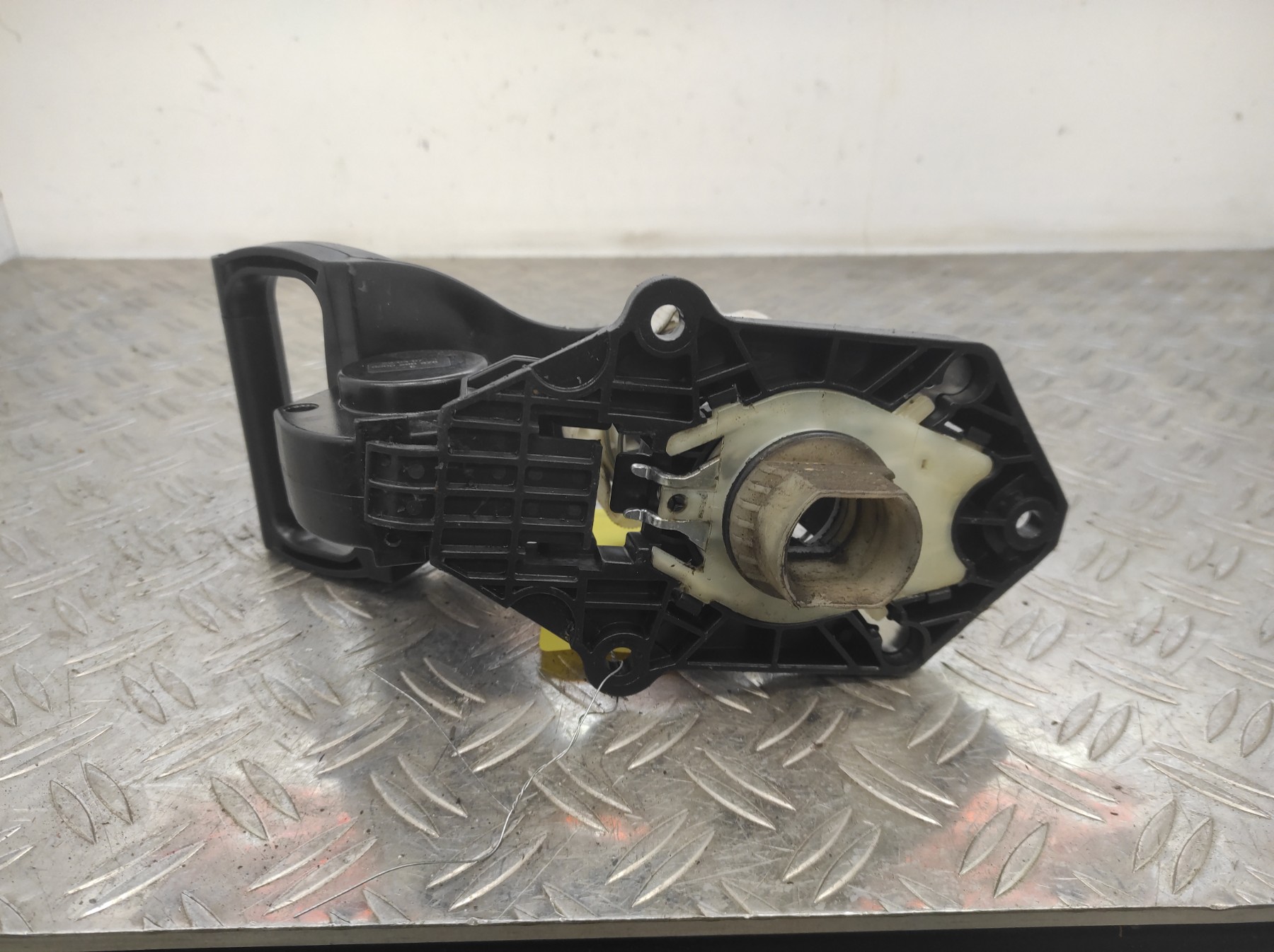 Treuil de roue de secours RENAULT CLIO 4 PHASE 2 – 8200269378