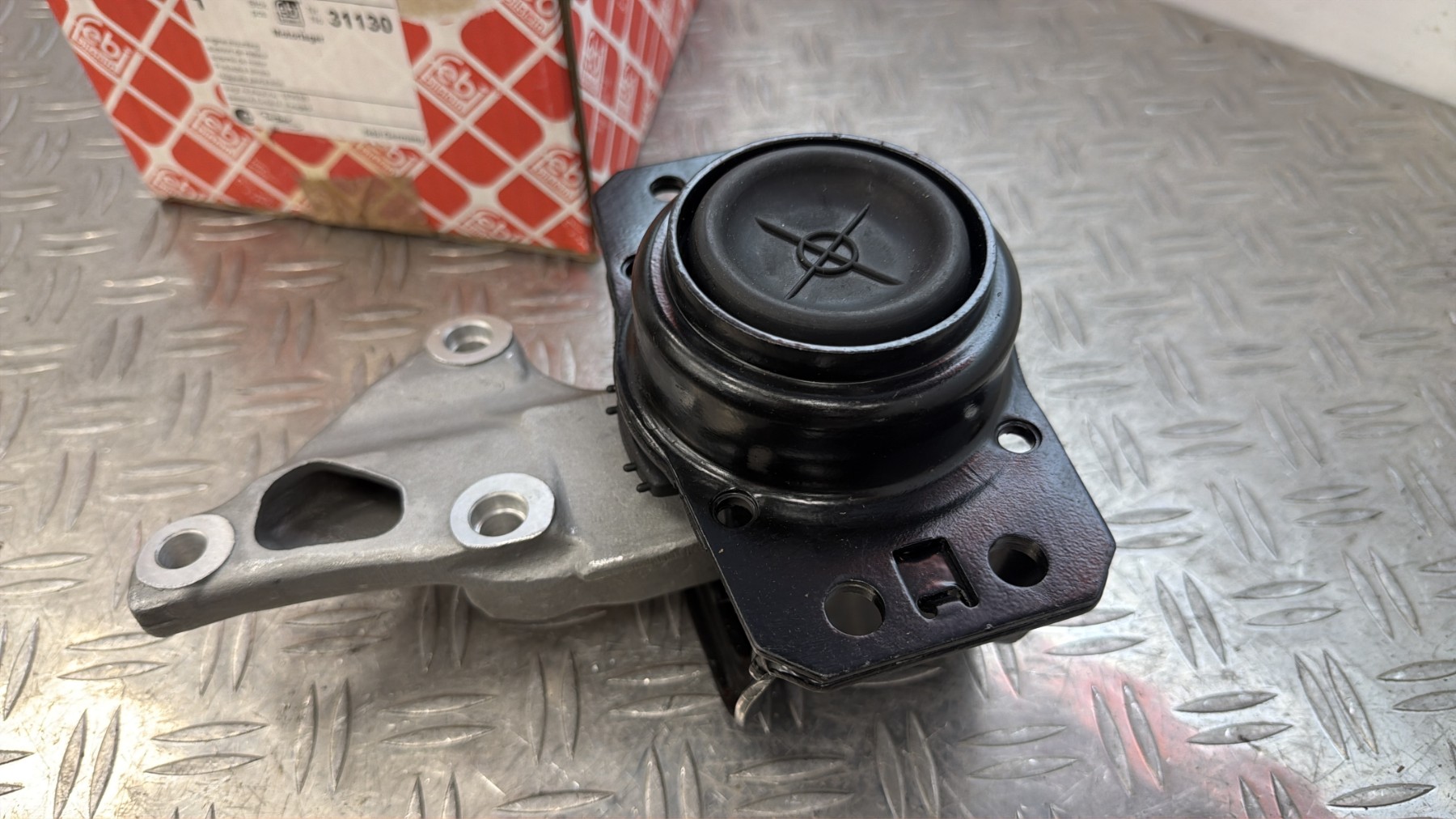 Support moteur droit PEUGEOT 307 PHASE 1 – 31130