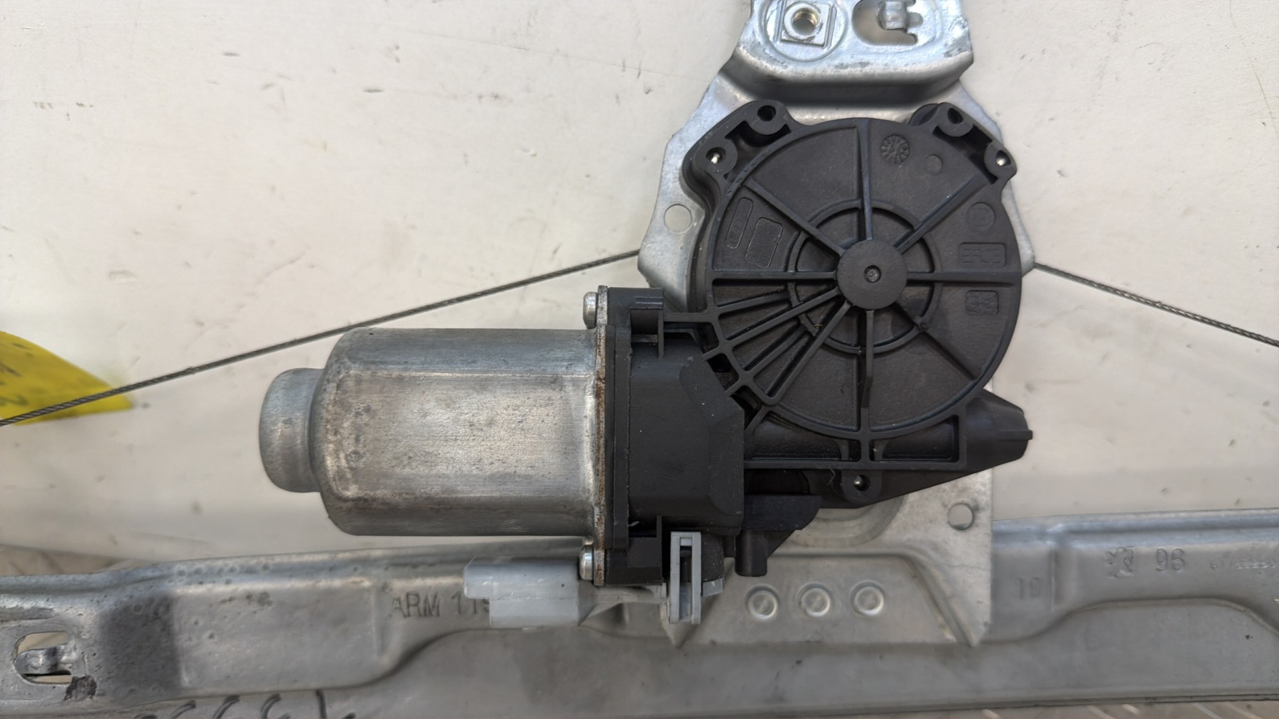 Leve vitre electrique avant droit PEUGEOT 207 PHASE 2 – 9681182280