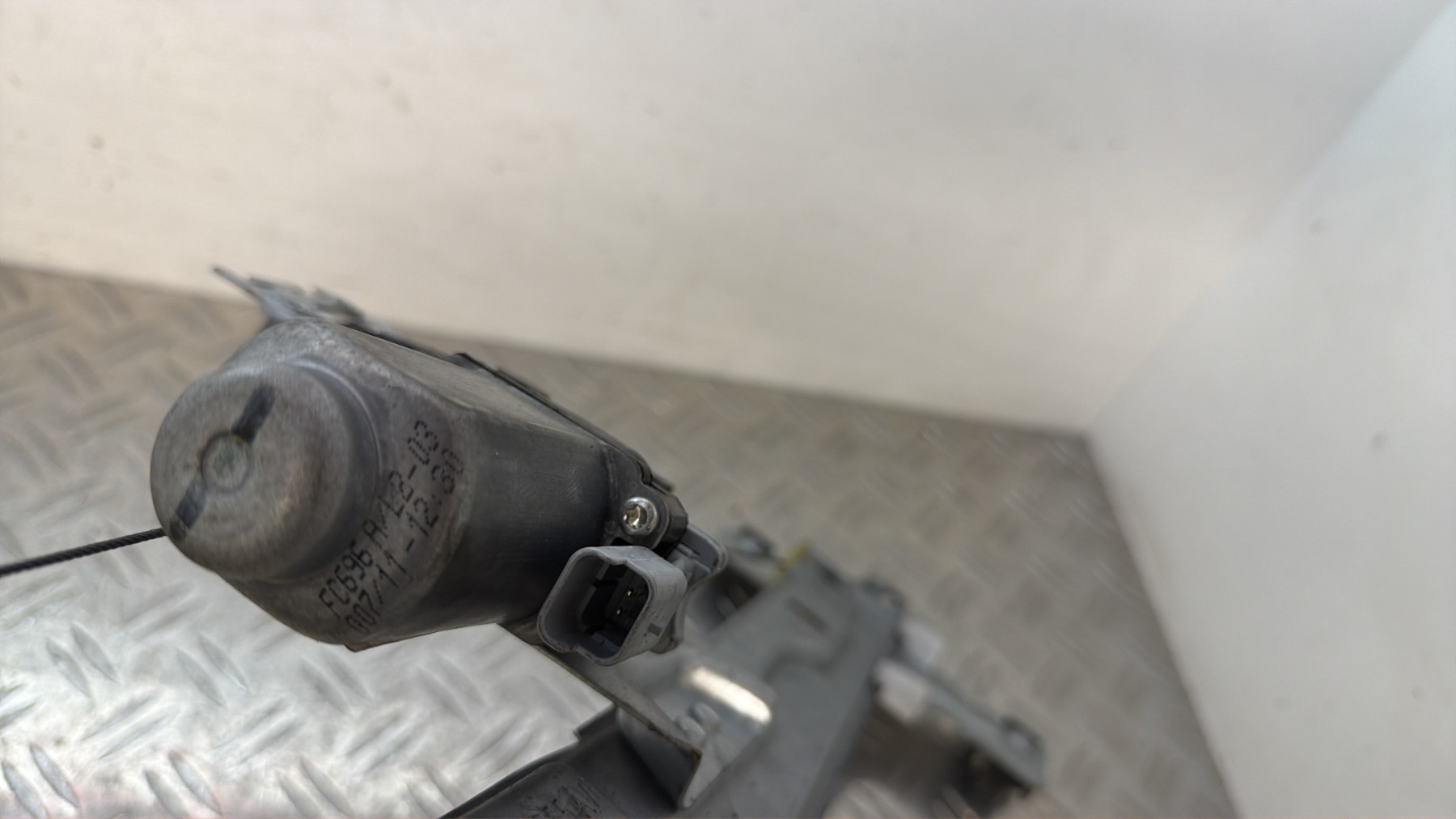 Leve vitre electrique avant droit PEUGEOT 207 PHASE 2 – 9681182280