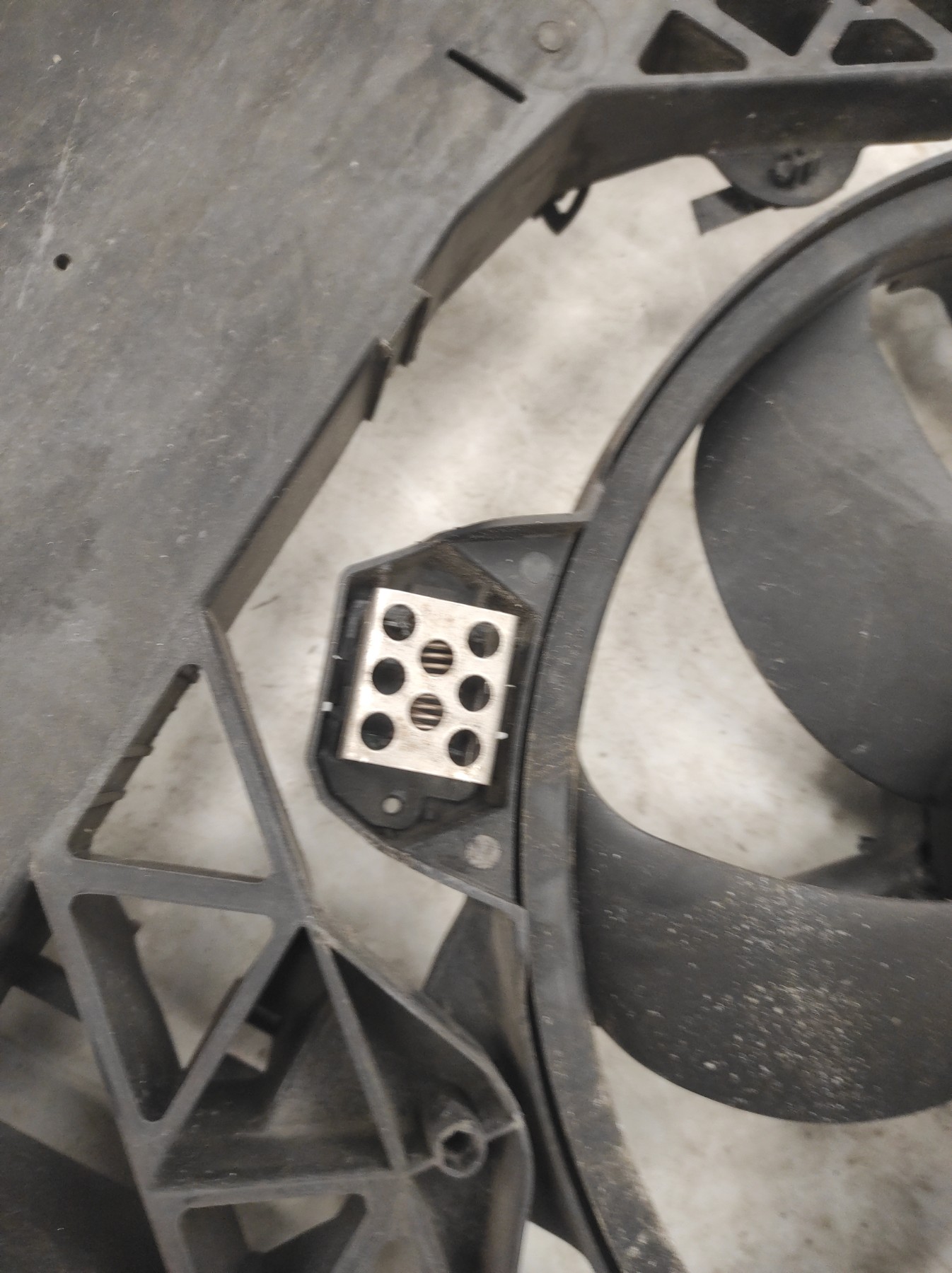 Support radiateur RENAULT SCENIC 3 PHASE 2 – 752100007R