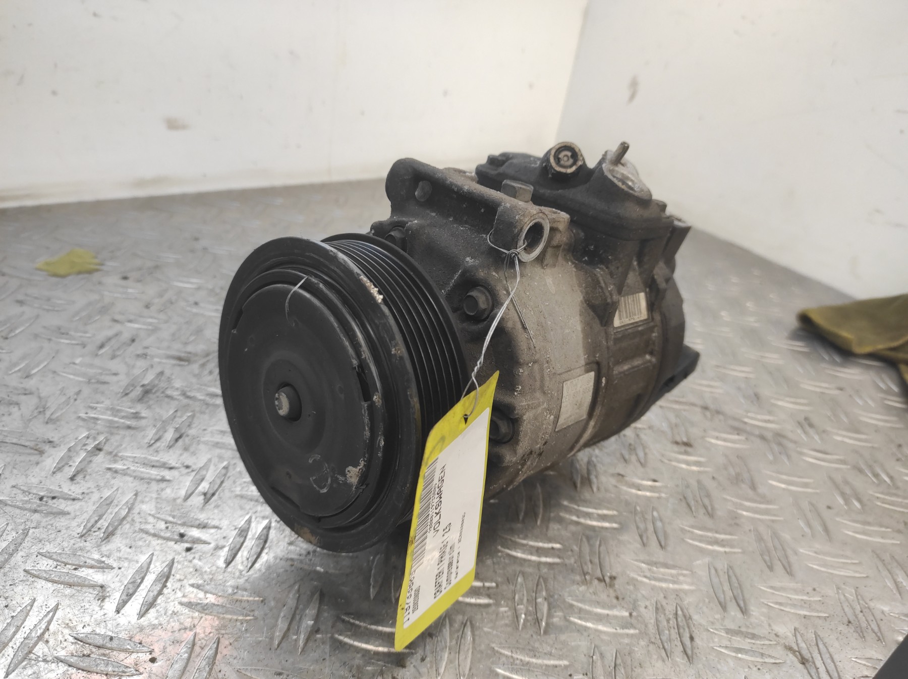 Compresseur clim VOLKSWAGEN CRAFTER 1 PHASE 1 – 2E0820803D