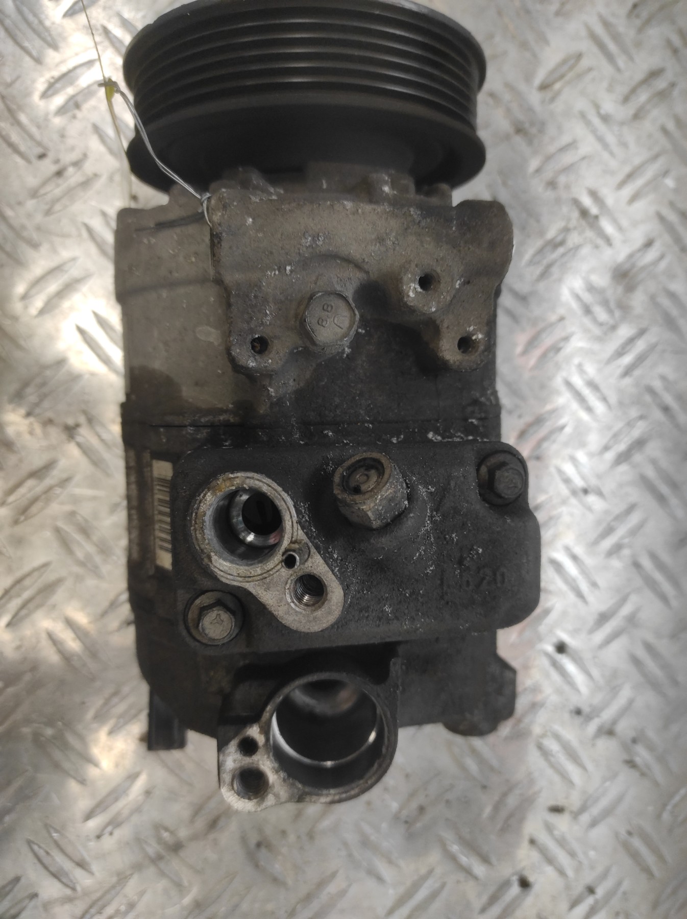 Compresseur clim VOLKSWAGEN CRAFTER 1 PHASE 1 – 2E0820803D