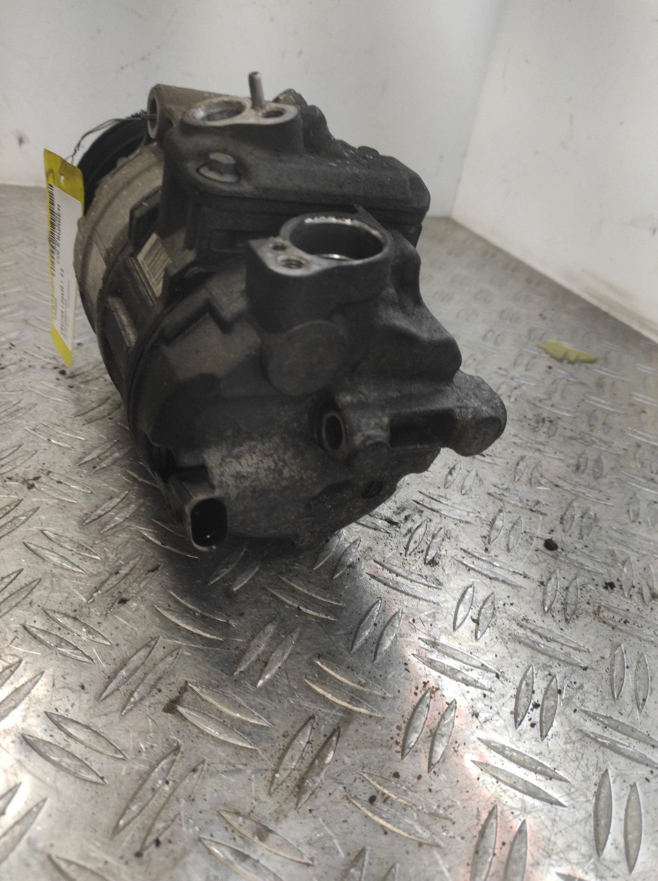 Compresseur clim VOLKSWAGEN CRAFTER 1 PHASE 1 – 2E0820803D