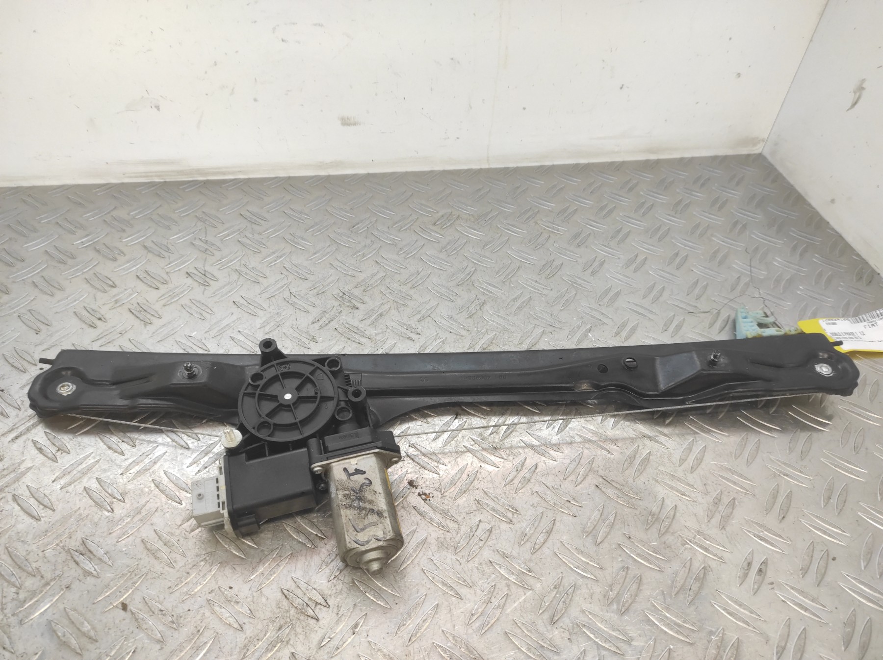 Leve vitre electrique avant gauche FIAT DOBLO 2 PHASE 1 – 51810880