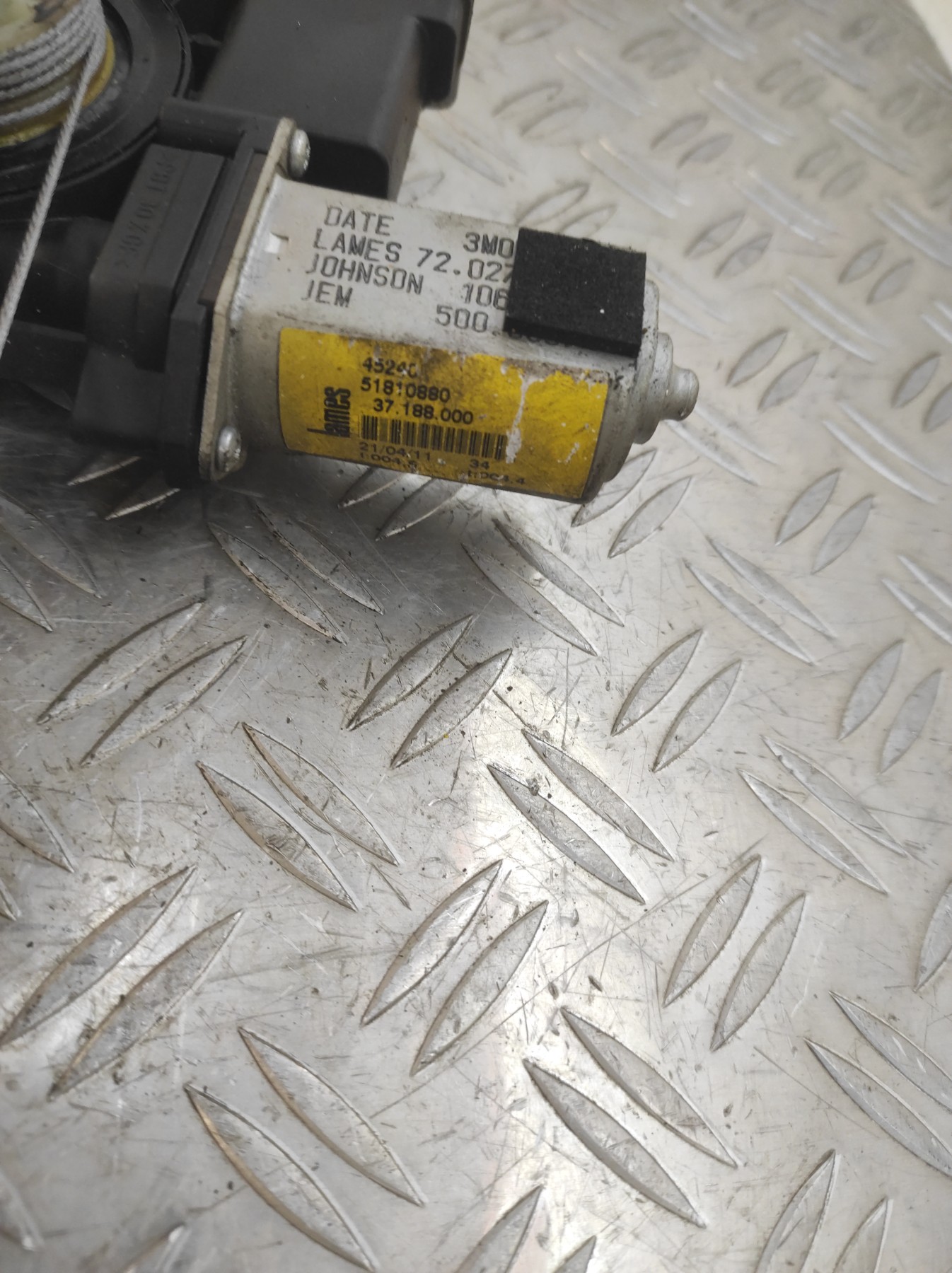 Leve vitre electrique avant gauche FIAT DOBLO 2 PHASE 1 – 51810880