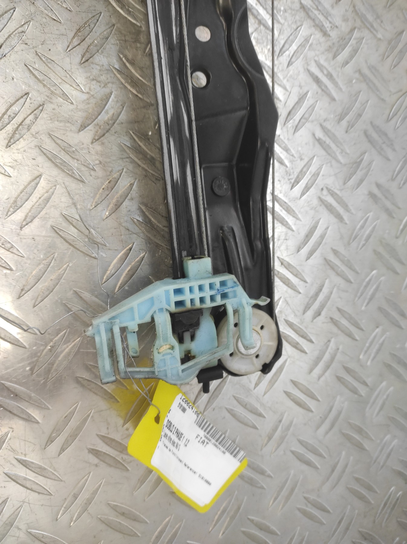 Leve vitre electrique avant gauche FIAT DOBLO 2 PHASE 1 – 51810880