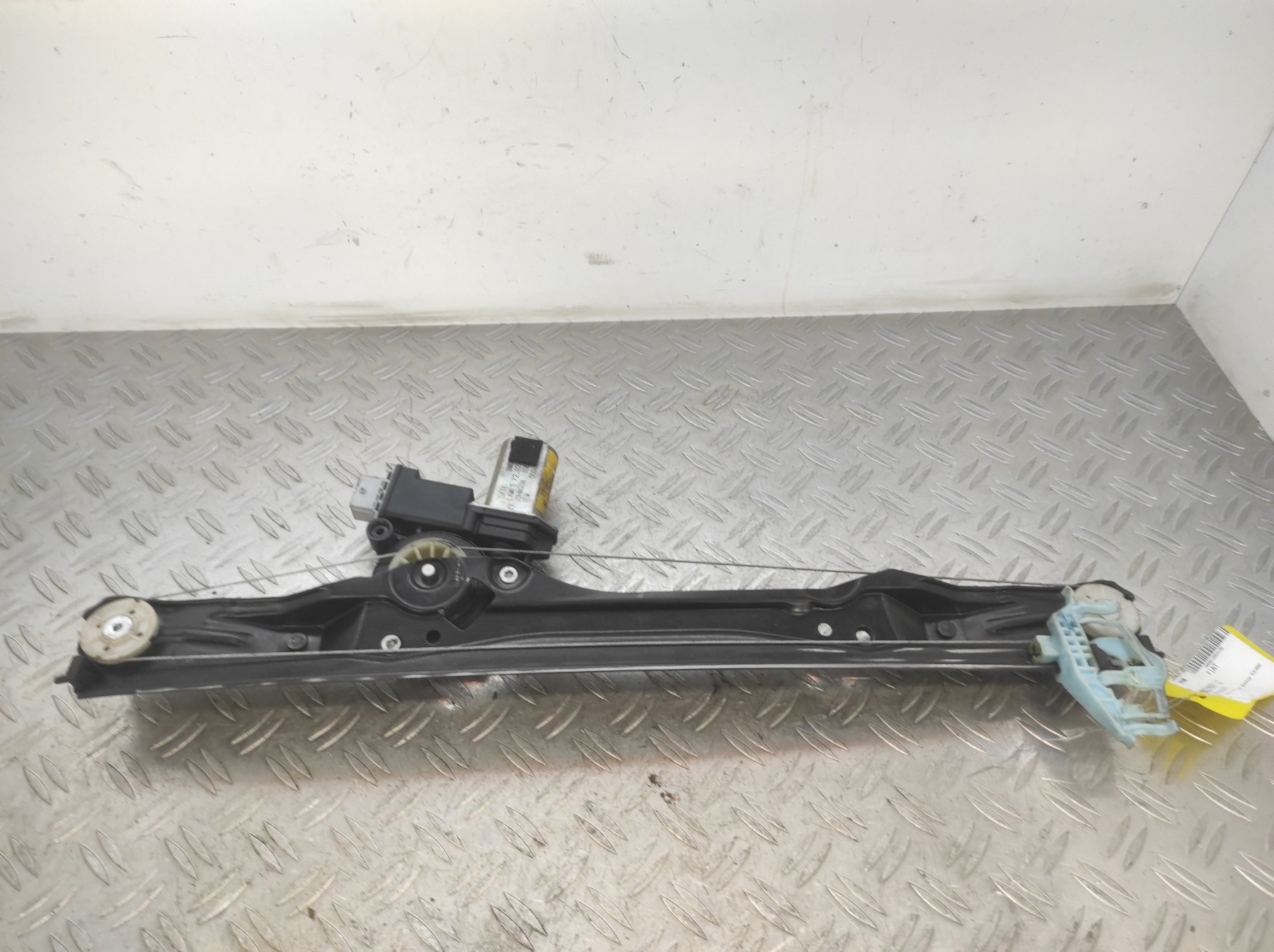 Leve vitre electrique avant gauche FIAT DOBLO 2 PHASE 1 – 51810880