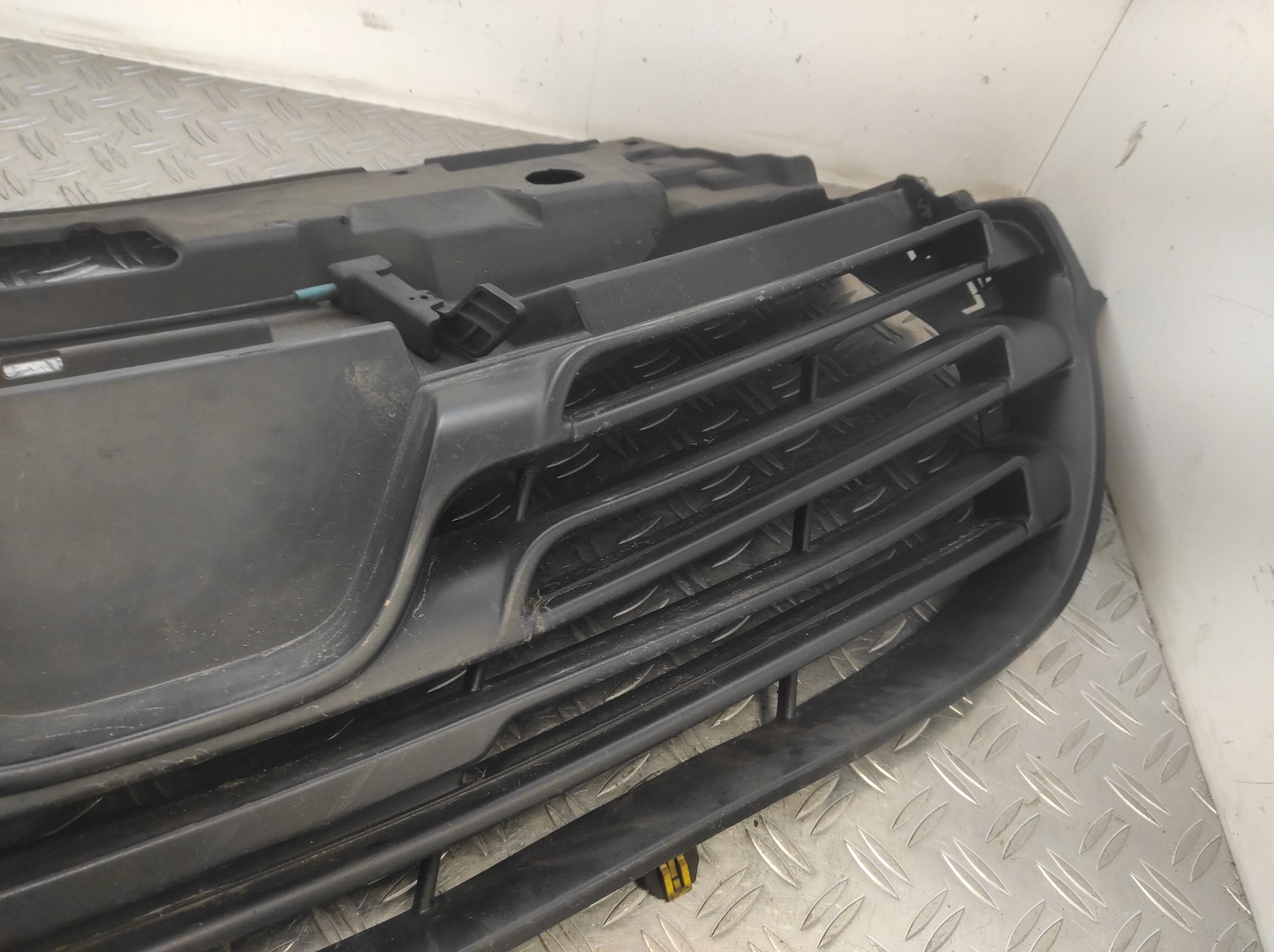 Calandre RENAULT TRAFIC 3 COURT PHASE 1 – 623108673R