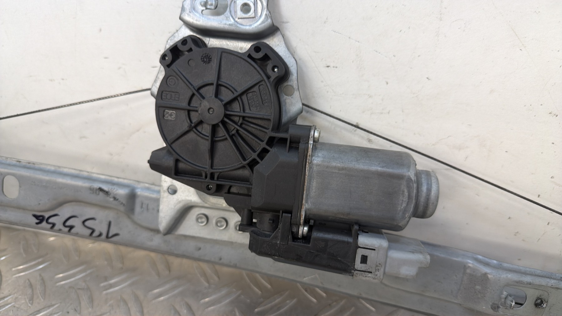 Leve vitre electrique avant gauche PEUGEOT 207 PHASE 2 – 9671270980