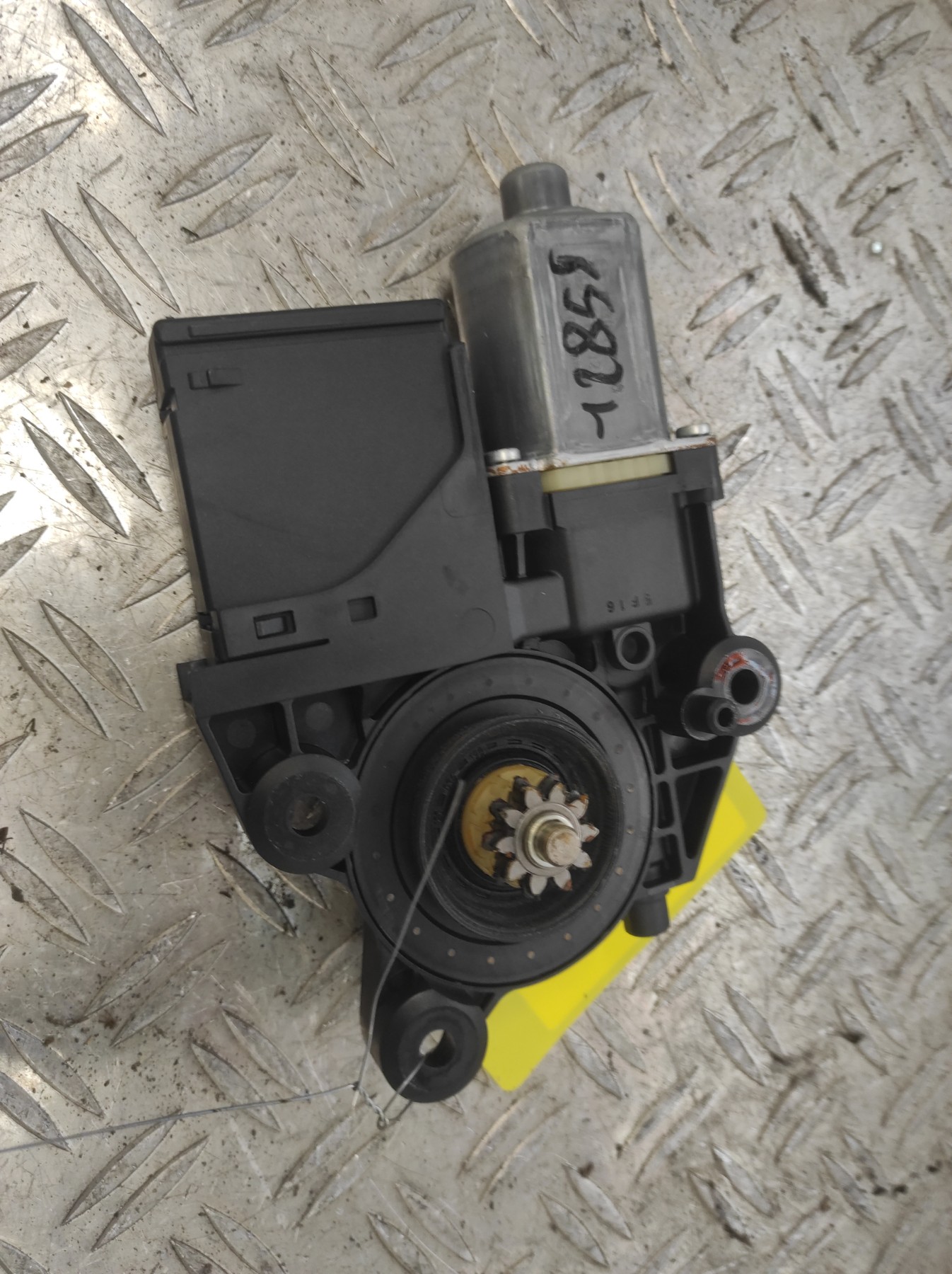 Moteur leve vitre avant droit RENAULT SCENIC 3 PHASE 2 – 807302741R