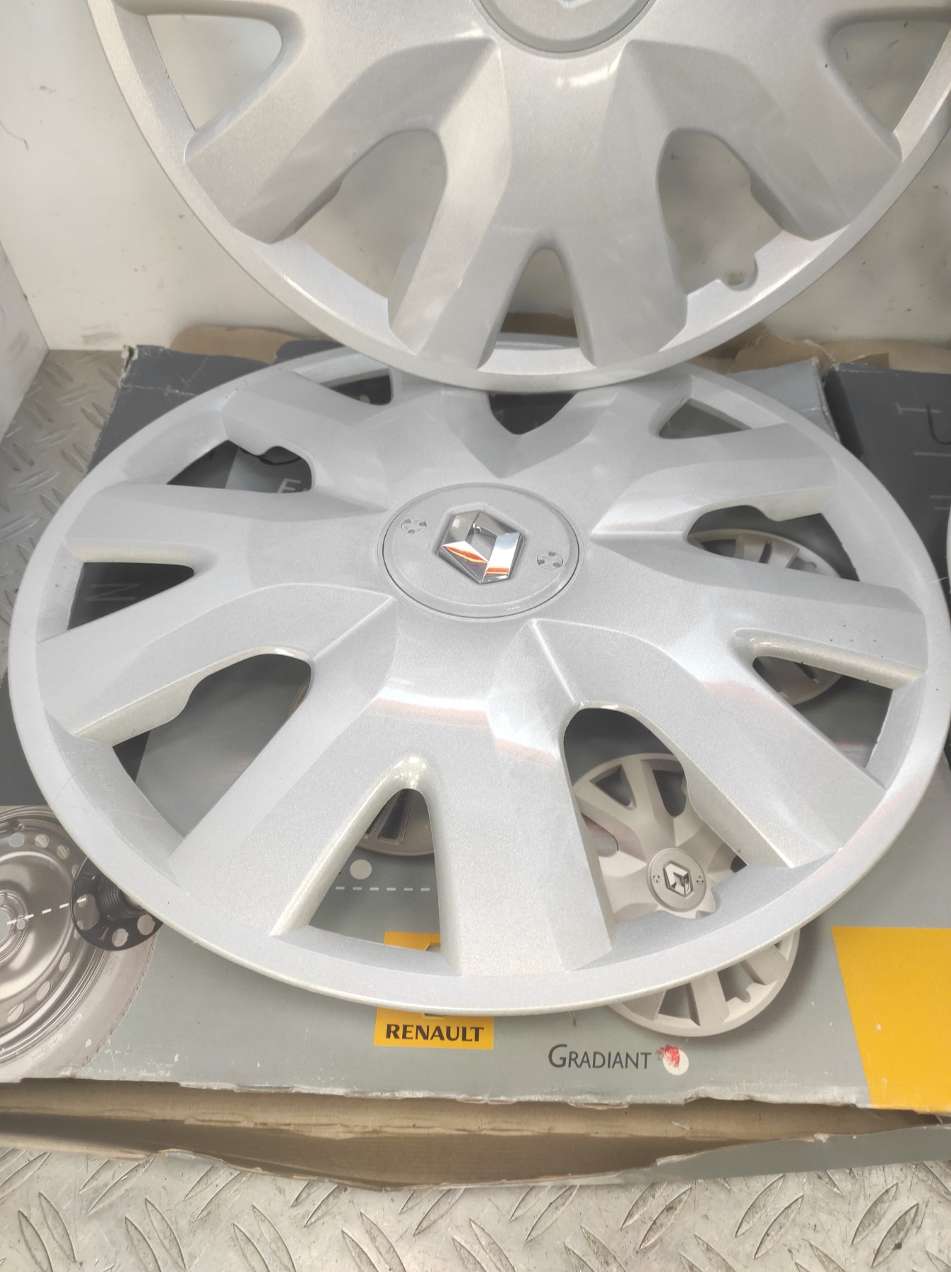 Enjoliveur RENAULT MEGANE 2 PHASE 2 – 7711419381