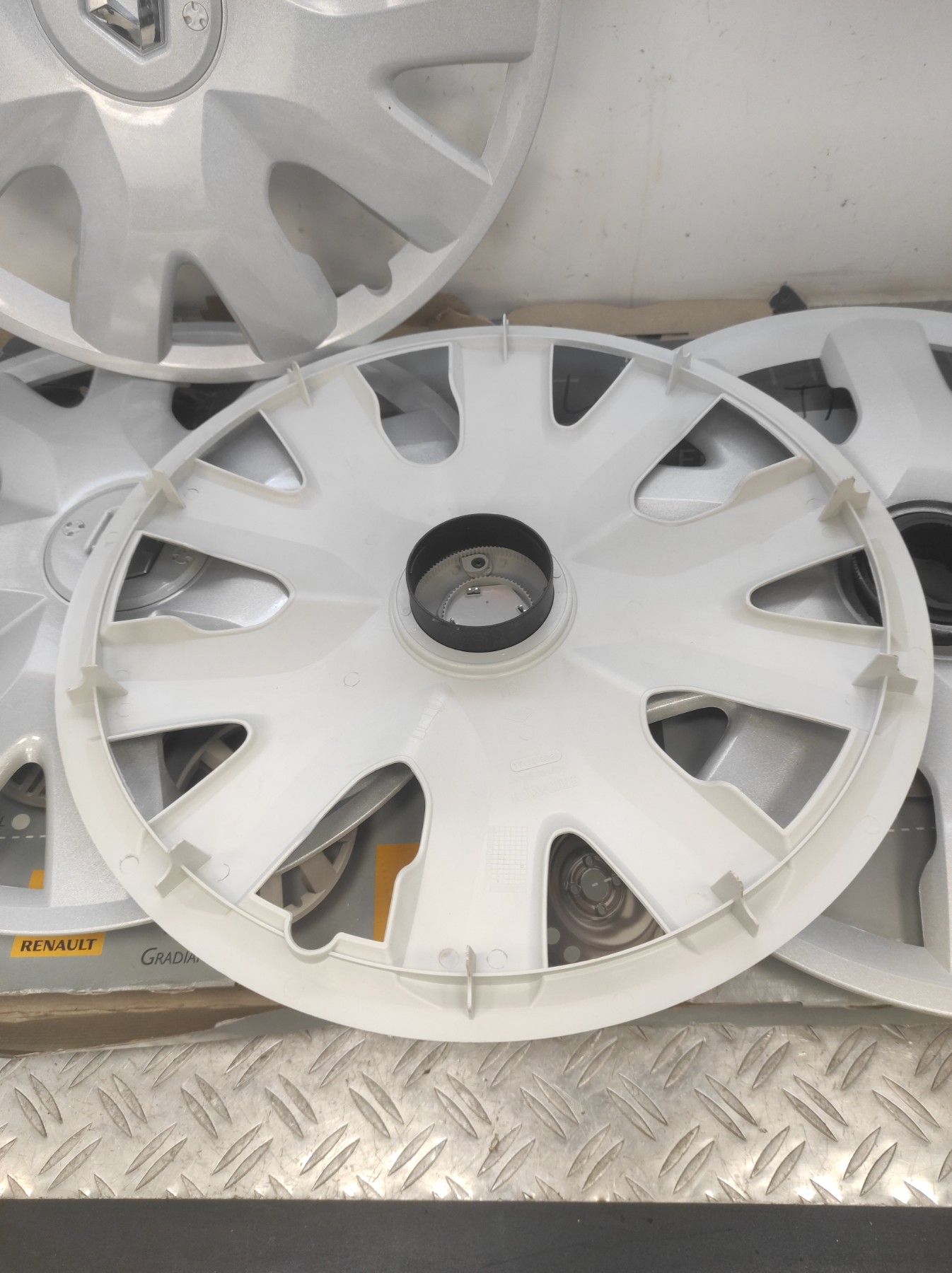 Enjoliveur RENAULT MEGANE 2 PHASE 2 – 7711419381