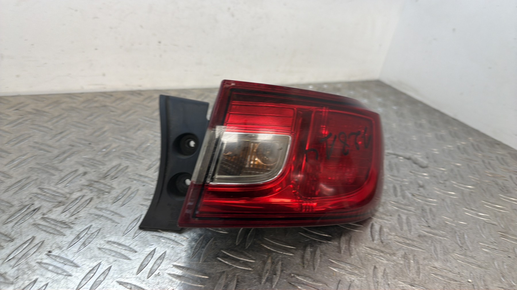 Feu arriere principal droit (feux) RENAULT CLIO 4 PHASE 1 – 265502631R