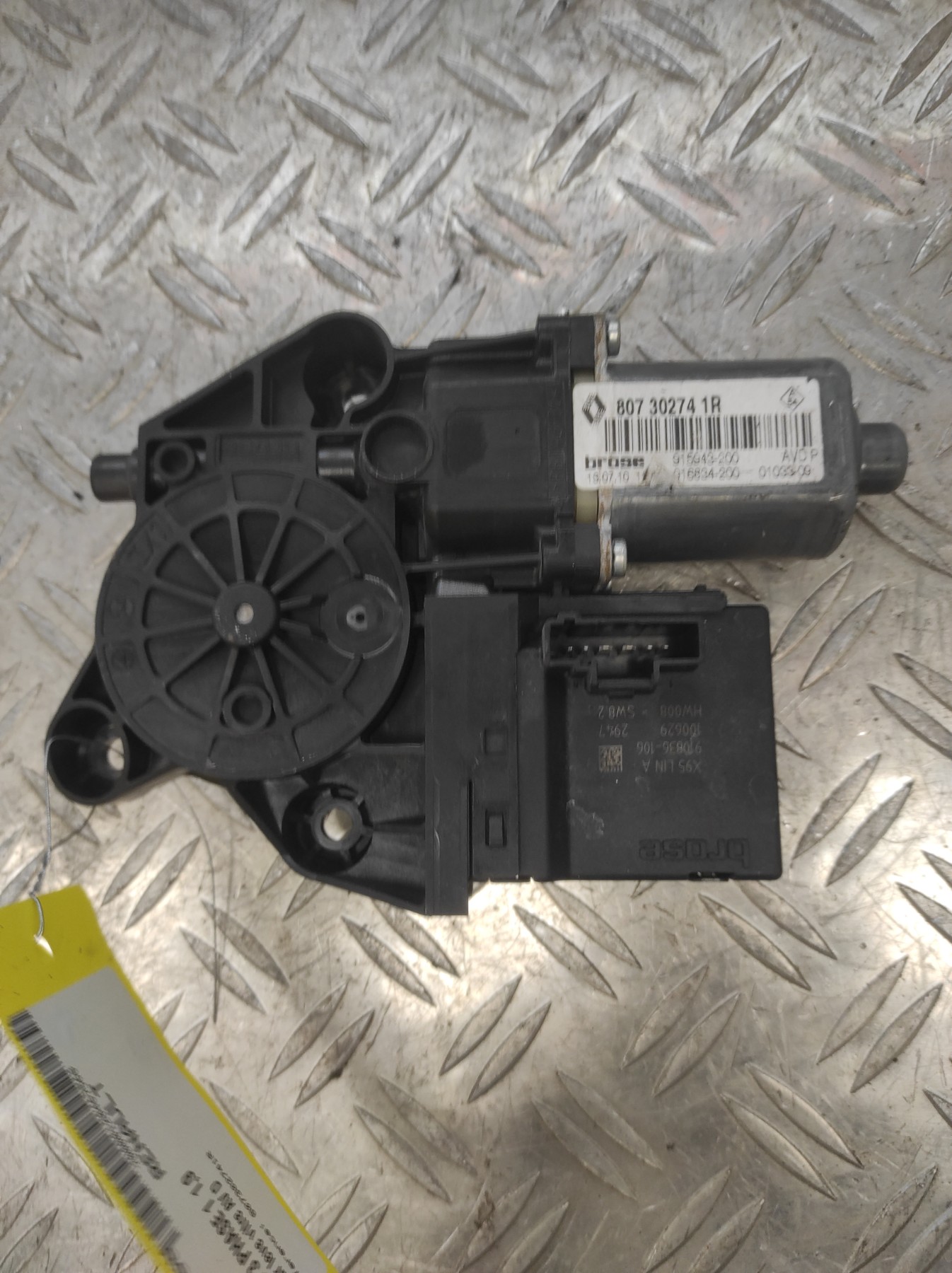 Moteur leve vitre avant droit RENAULT SCENIC 3 PHASE 1 – 807302741R