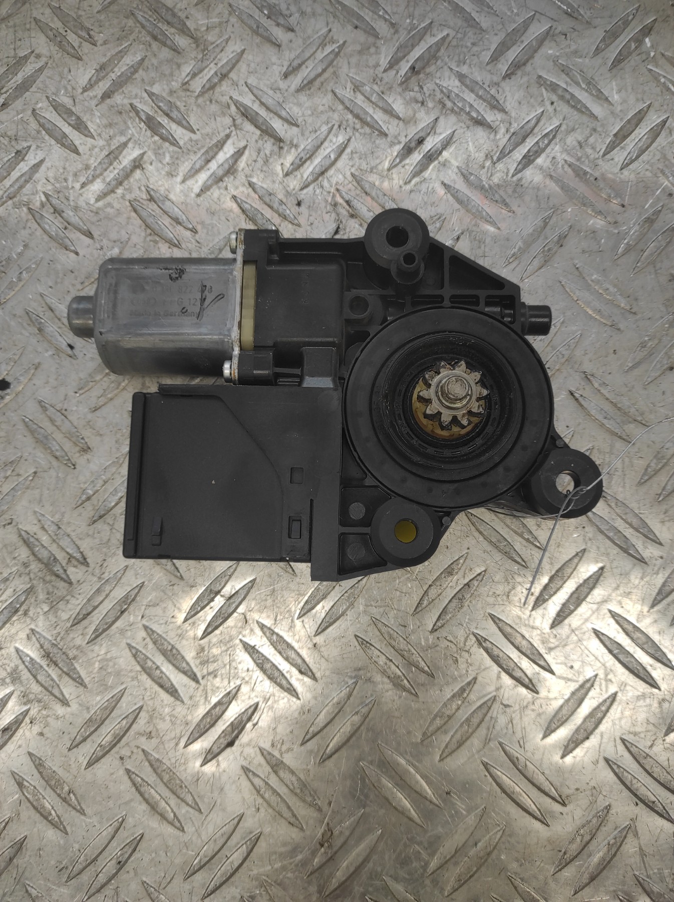 Moteur leve vitre avant droit RENAULT SCENIC 3 PHASE 1 – 807302741R