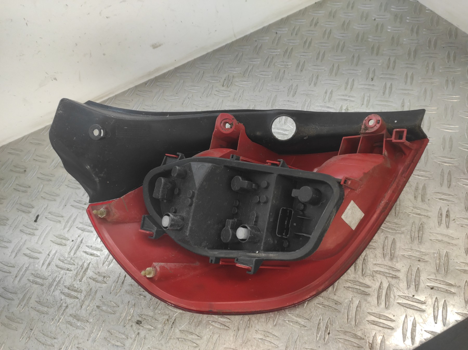 Feu arriere principal droit (feux) RENAULT CLIO 3 PHASE 1 – 8200459960