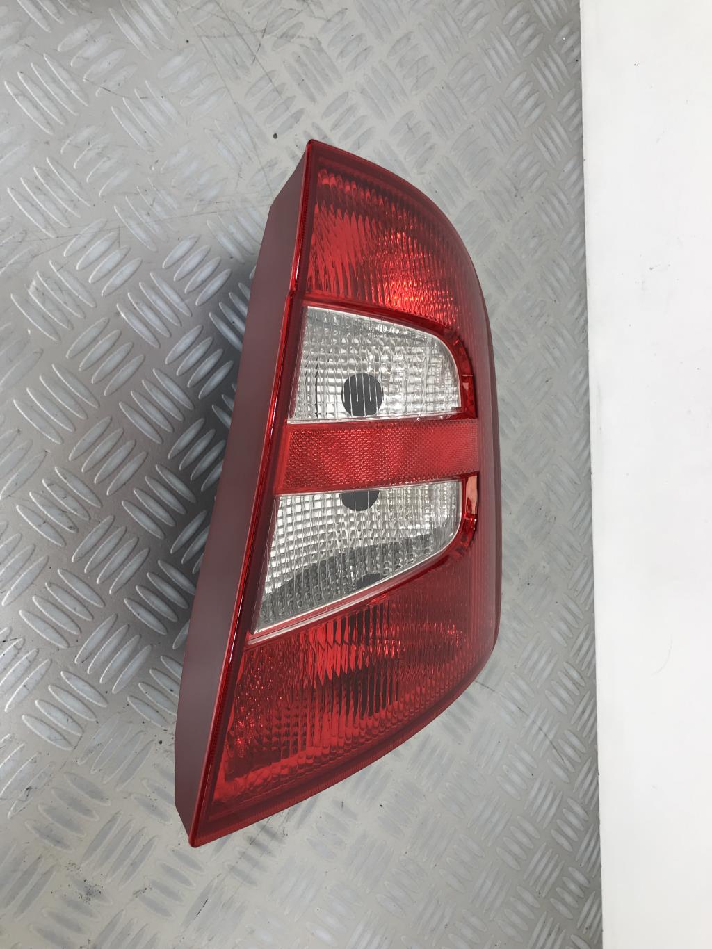 Feu arriere principal droit (feux) SKODA FABIA 1 – 9el171976021