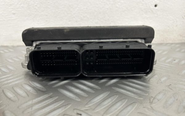 Calculateur moteur AUDI A4 3 – 8k0907352a
