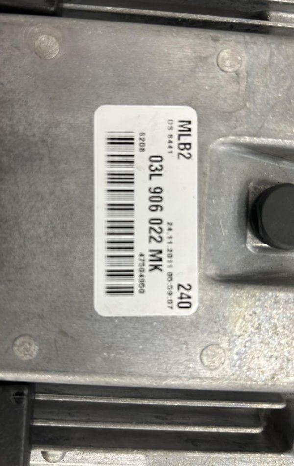 Calculateur moteur AUDI A4 3 – 8k0907352a