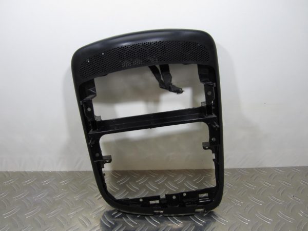 Console central (interieur plastique) RENAULT CLIO 4 – 681046679R
