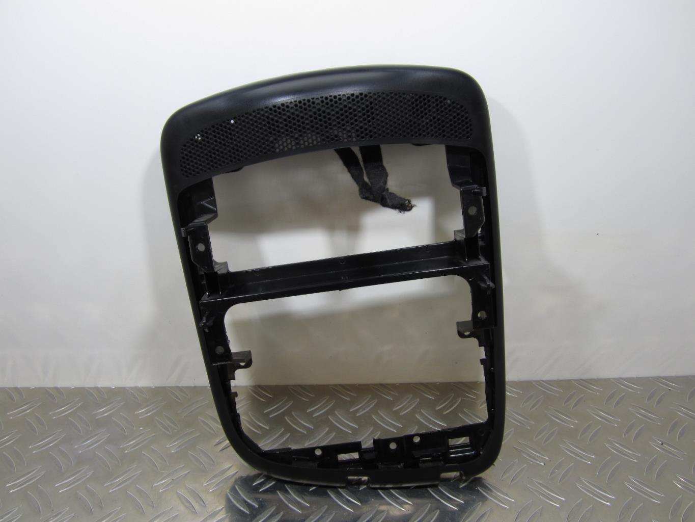 Console central (interieur plastique) RENAULT CLIO 4 – 681046679R