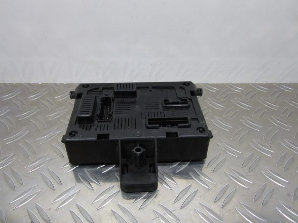 Boitier BCM UCH RENAULT CLIO 3 – 8201054128