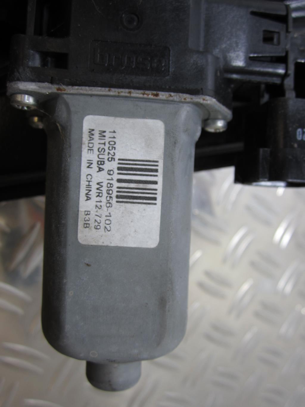 Leve vitre electrique avant droit FORD C-MAX 2 – AM51U23200BE / AM51U23200