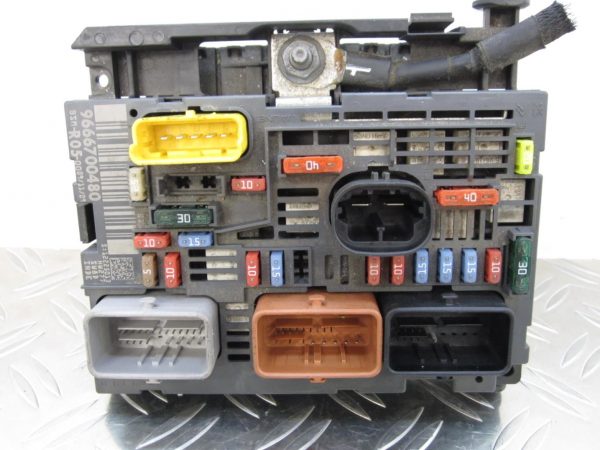 Boitier servitude moteur (BSM) PEUGEOT 308 1 SW – 9666700480 / 9636079380