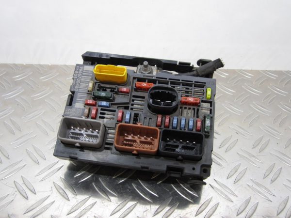 Boitier servitude moteur (BSM) PEUGEOT 308 1 SW – 9666700480 / 9636079380