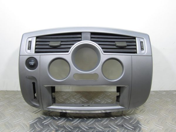 Console central (interieur plastique) RENAULT GRAND SCENIC 2 – 8200140710 / 8200125077