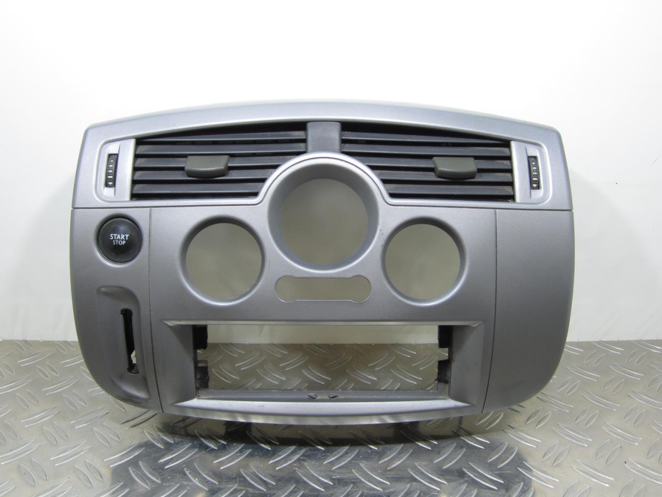 Console central (interieur plastique) RENAULT GRAND SCENIC 2 – 8200140710 / 8200125077
