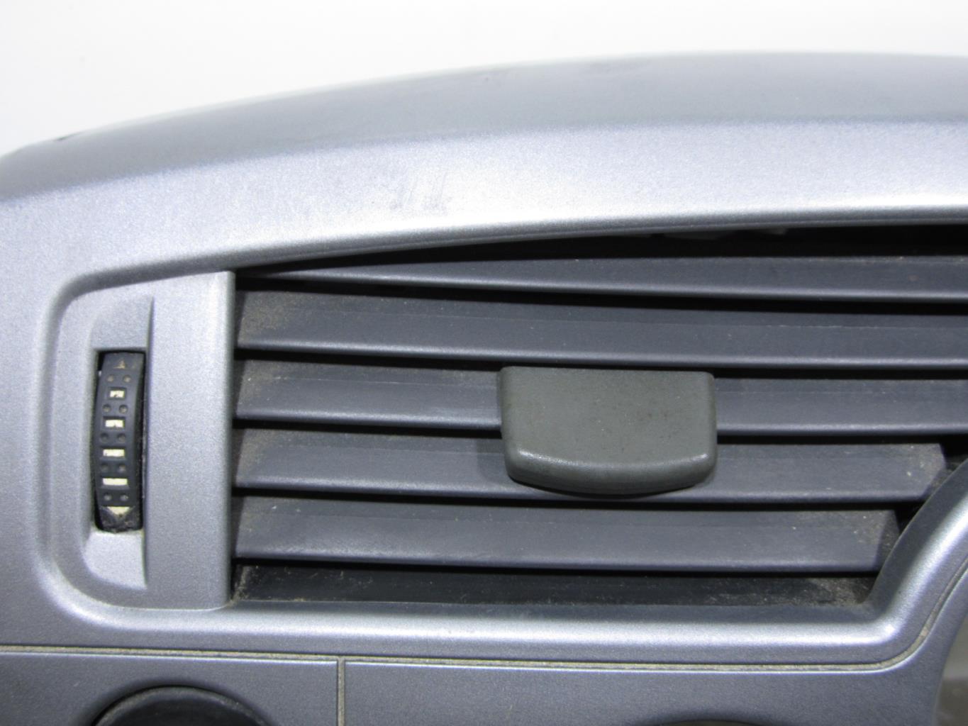 Console central (interieur plastique) RENAULT GRAND SCENIC 2 – 8200140710 / 8200125077