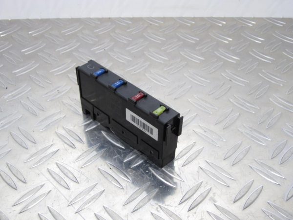 Porte fusible TOYOTA YARIS 3 – 8264147020 / 72818502