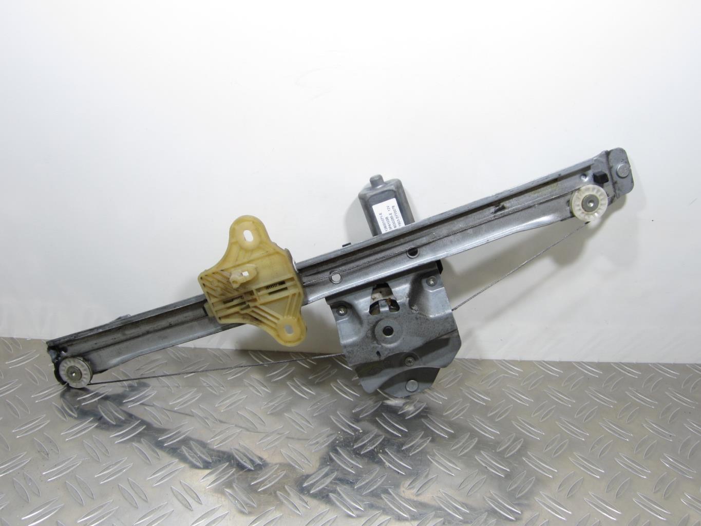 Mecanisme de leve vitre electrique avant droit RENAULT CLIO 4 – 807205569 / 807205569R